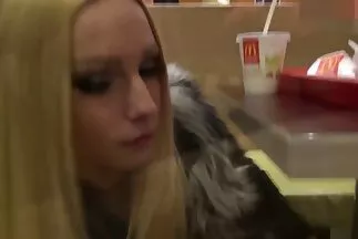 الفتاة في الحمام لا سكس مصري جديد جدا تزال تغسل بوسها وتلعب بأصابعها.