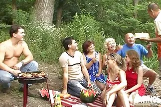 انقضت الخيول افلام مصريه سكس جديده بسرور على الكلبة مع الأعضاء وبدأت بالجلد.