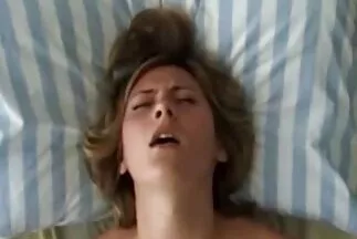 تلعب الصديقات السحاقيات في سكس عربي جديده المطبخ الواسع