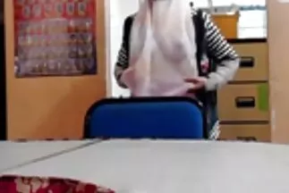 تنشر كتكوت ساحر سكسي اجنبي مترجم جديد ساقيها من أجل آلة الجنس