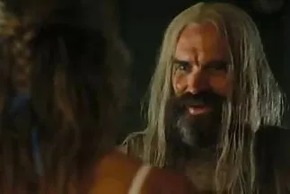 الرجال المبتهجين يمارسون الجنس الجديد في السكس العربي مع الفتاة في فمهم