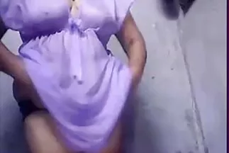 شقراء حلوة امتدت على قضيب الجديد فى السكس العربى لائق