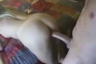 كتكوت صغير بدون سراويل داخلية على الأريكة يصبح متحمسًا فيديو سكس عربي جديد بشكل لائق