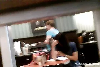 أعطت شقراء عارية موقع سكس العرب جديد نفسها لسائق التاكسي