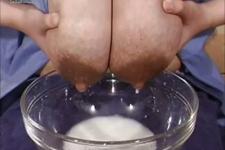 يسحب المدرب صور سكس مصري جديد ثلاثة مشجعات في غرفة خلع الملابس