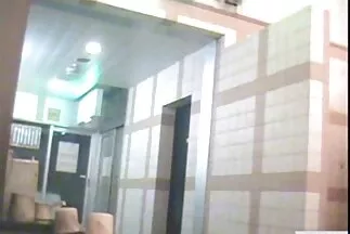 يسحب سكس عربي جديد 2018 عضوًا من ساق جنسي بدين