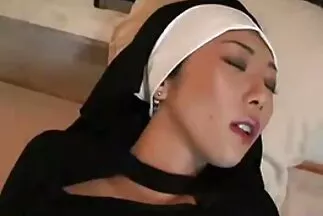 رجل لديه قضيب مثير للإعجاب يمارس الجنس مع الأخوات سكس فتح جديد عربي بدوره