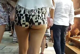 الوقوف على السكس العربى الجديد أربع يا صاح يمتص حشدًا من الرجال