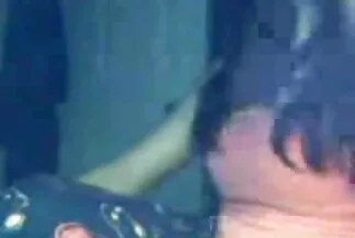 جلس أحمر الشعر الرائع على الديك بورن عربي جديد في وضع راعية البقر