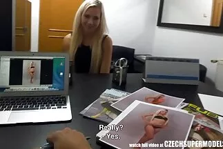 رجل فيديوهات سكس عربي جديده متزوج يمارس الجنس مع طالبة دون أن يخلعها بقضيب مشحم
