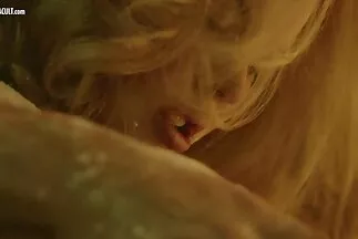 صديقة تلمع بعناية بوسها سكس عربي مخفي جديد المشعر بفم جشع.