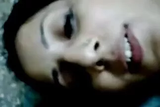 جلست تحميل سكس عربي جديد على السرير وأظهرت أثداء عارية