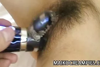 فتاتان تجلسان مشاهدة افلام سكس عربي جديدة على رجل بثقوبهما