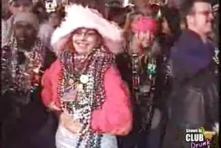 الكلبات الساخنة اباحي عربي جديد يمارسن الجنس مع رعاة البقر السود في غرفة النوم