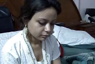 مع وجود عضو كبير ، يقوم الذكر بكباش كس ضيق سكس مصري عربي جديد من الفاسقة.