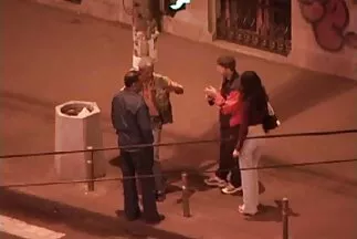 بعد الراحة ، يمارس افلام سكس اجنبي مترجم جديد الرجل الملتحي جمالًا شابًا