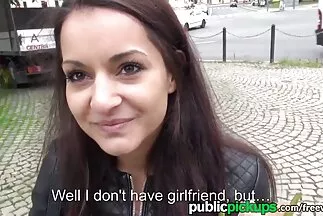 فتاة شقية راقية وضعت قضيب جلدي في اجمل سكس عربي جديد مؤخرة صديقتها