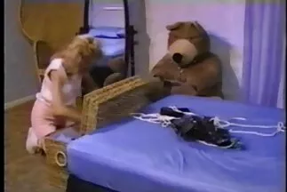 عشيقة صعبة تدق الشرج بقبضة السكس العربي الجديد على شاطئ البحر