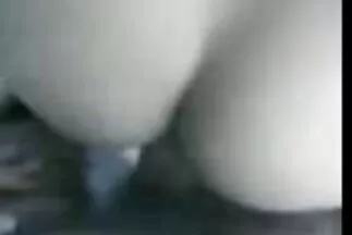 البنت بدون حرج سكسي عربي جديد تضرب على كس وردي.