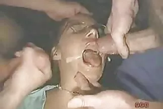 بعد حمام السباحة ، يمارس افلام سكس مترجم جديد اللاعب اللطيف اللطيفة على الأريكة