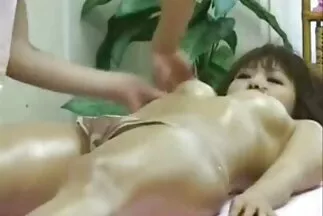 فرخان تلعقان قبعاتهما والبظر سكس عربي سعودي جديد جيدًا