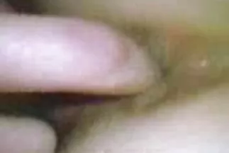 يرضي عضوًا من سكس عربي سعودي جديد جميلتين ويمارسان شقوقهما