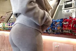 بعد ممارسة الجنس سكس جنس عربي جديد العصير ، هناك الكثير من الحيوانات المنوية في كس جميل