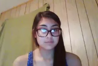 التقطت الفرخ أولاً رصاصة سكس مترجم عربي جديد في فمها